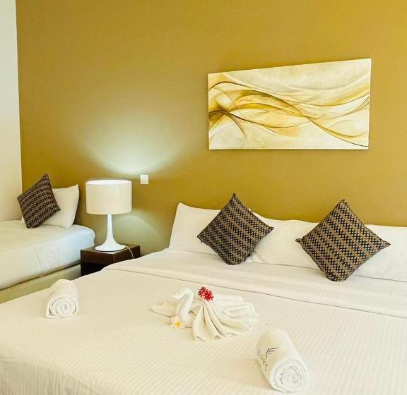 غرفة سوبيريور ثلاثية, The Cave