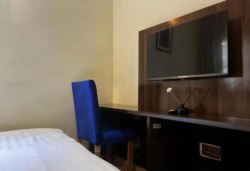 اتاق لوکس یک تخته, The Neat Place