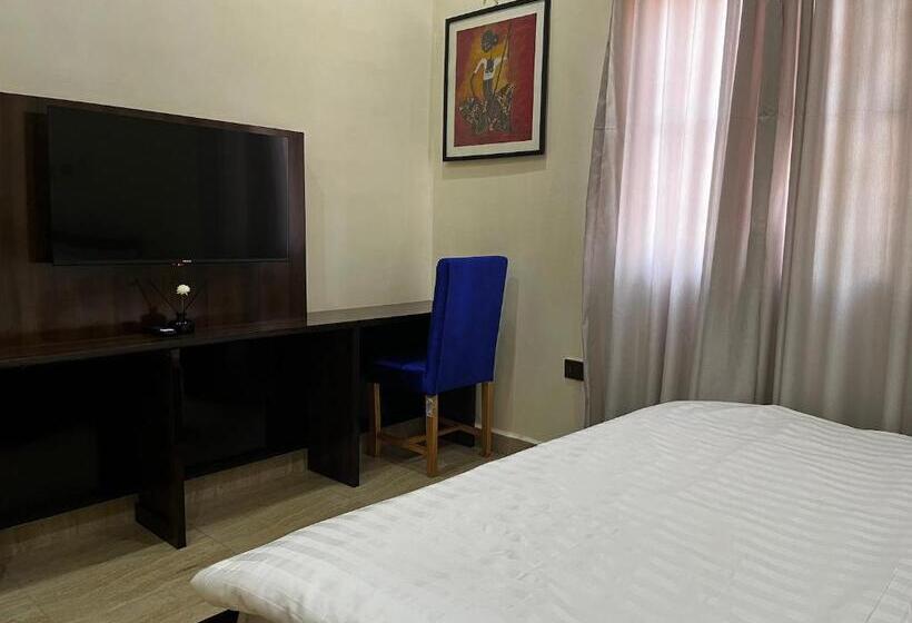 اتاق لوکس یک تخته, The Neat Place