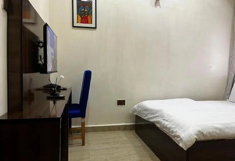 اتاق سوپریور یک تخته, The Neat Place