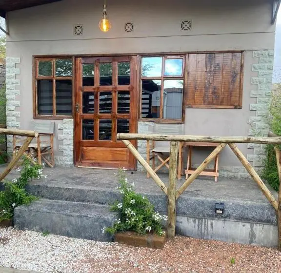 اتاق لوکس, Emirishoi Cottages And Garden Bistro