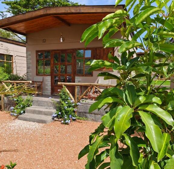 اتاق لوکس, Emirishoi Cottages And Garden Bistro