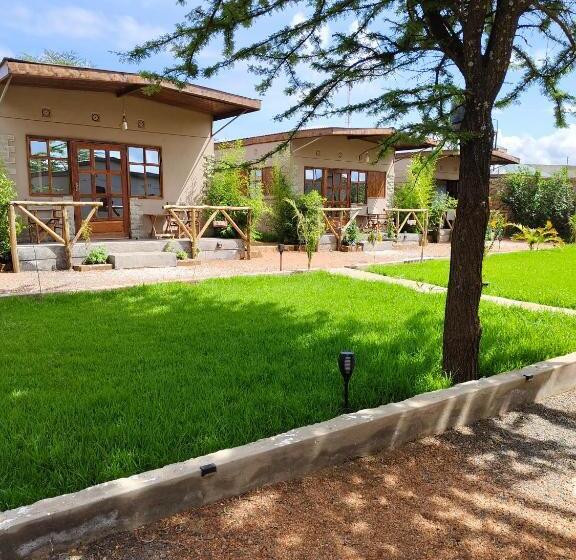 اتاق لوکس, Emirishoi Cottages And Garden Bistro