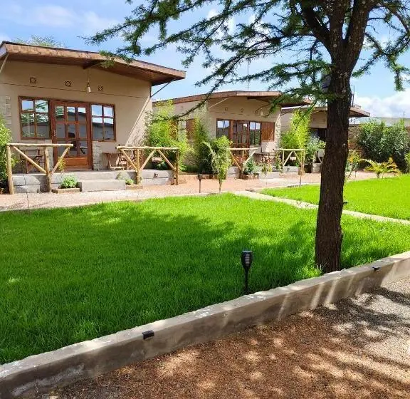 اتاق لوکس, Emirishoi Cottages And Garden Bistro