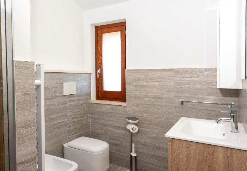 غرفة قياسية سرير كينج, Ollu E Stentu