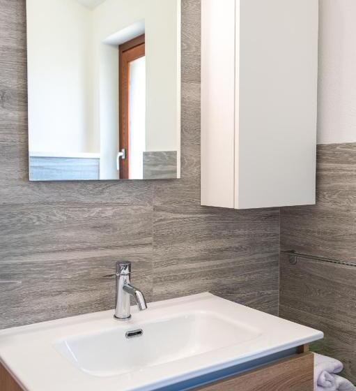 غرفة قياسية مطلّة علي الحديقة, Ollu E Stentu