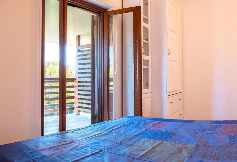 غرفة قياسية سرير كينج, Ollu E Stentu