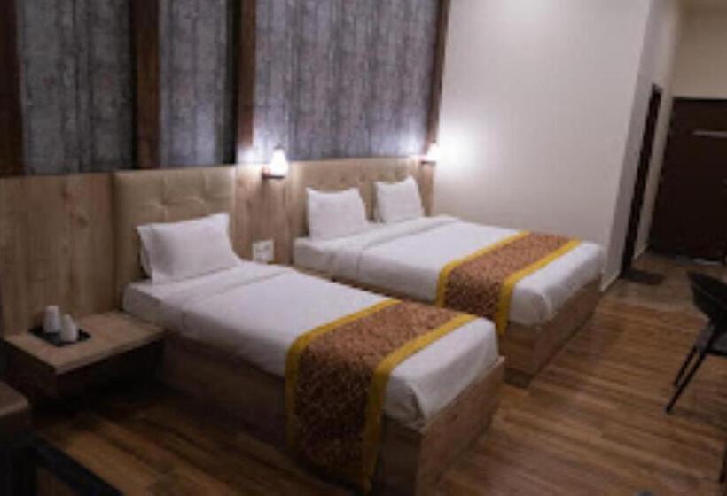 Quarto Triplo Estandar, Grs, Hotel The Grand Radhe Shyam, Ambikapur
