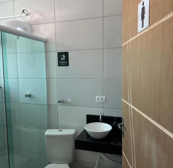 اتاق استاندارد با سرویس بهداشتی مشترک, Guaru Inn Hostel