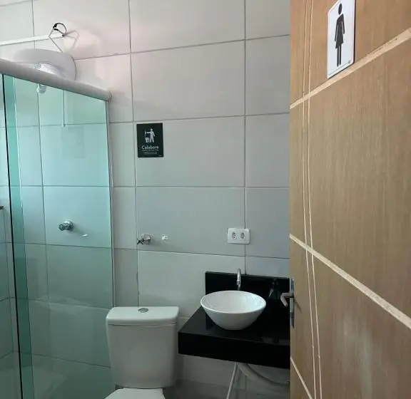 اتاق استاندارد با سرویس بهداشتی مشترک, Guaru Inn Hostel