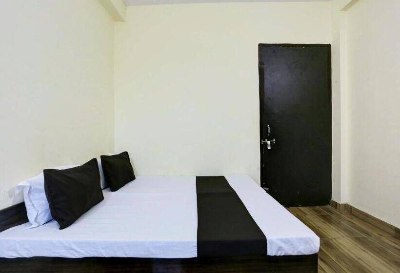 חדר קלאסי לשלושה, Flagship Crystal Residency