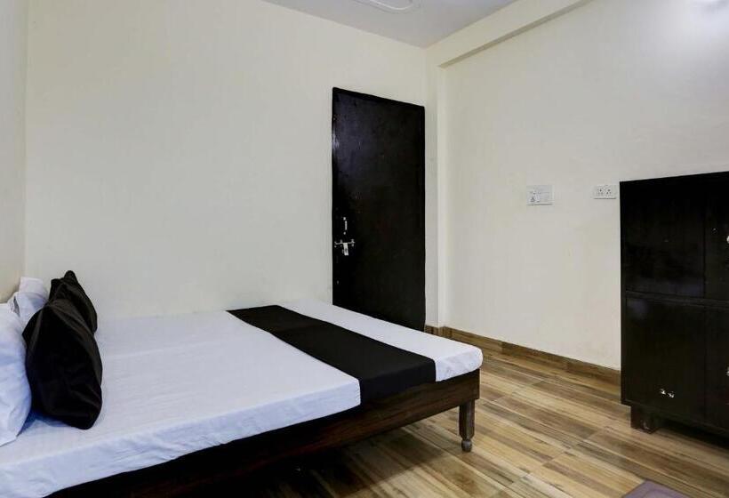 חדר קלאסי לשלושה, Flagship Crystal Residency