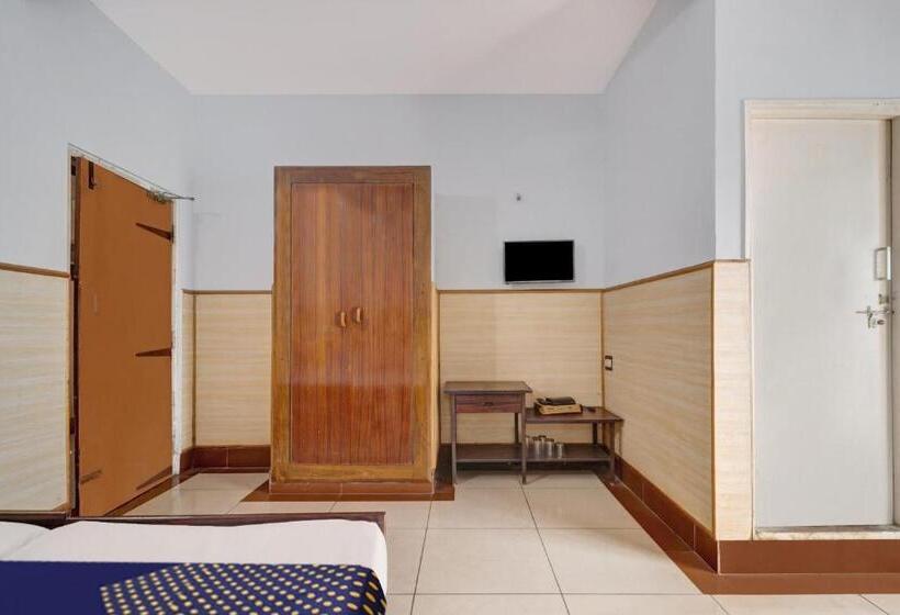 חדר קלאסי לשלושה, Spot On Ganga Yatri Nivas