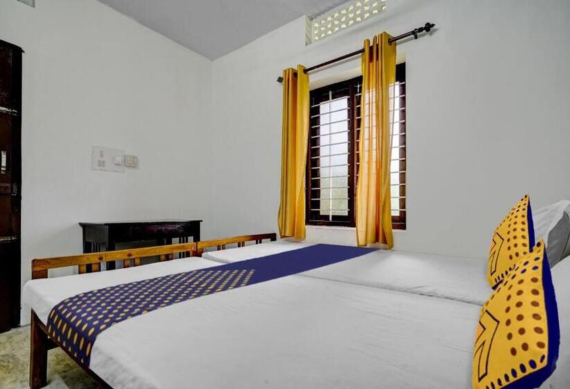 חדר קלאסי לשלושה, Spot On Nakshathra Residency