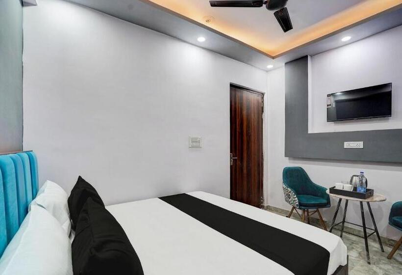 Classic Kolmen Hengen Huone, Oyo Hotel Bn
