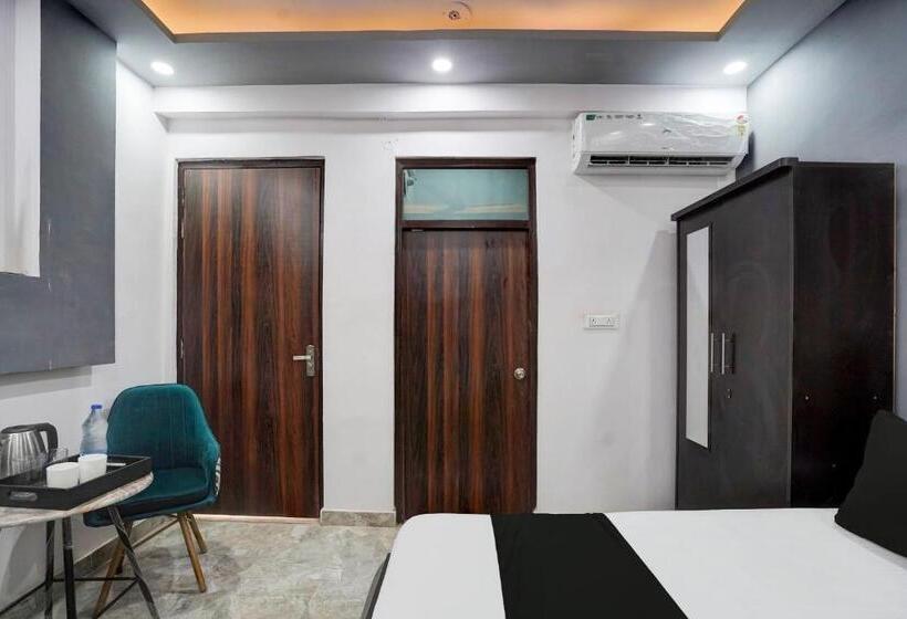 Classic Kolmen Hengen Huone, Oyo Hotel Bn