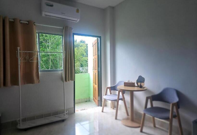 غرفة قياسية مزوَّدة بشُرفة, Ban Chahomm Guesthouse