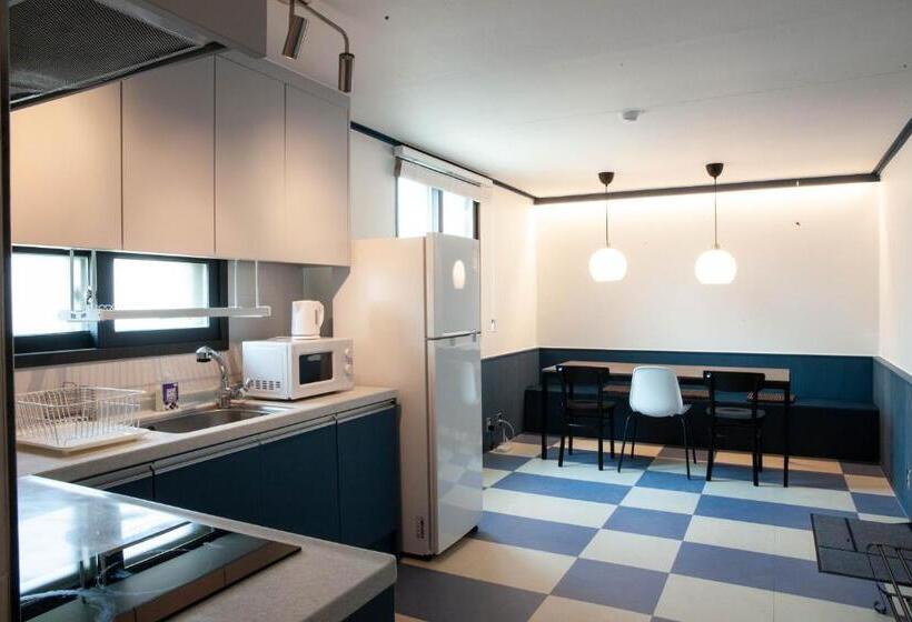 Quarto Familiar, Slocruise