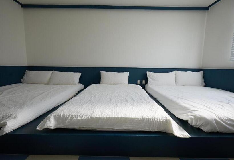 Quarto Familiar, Slocruise