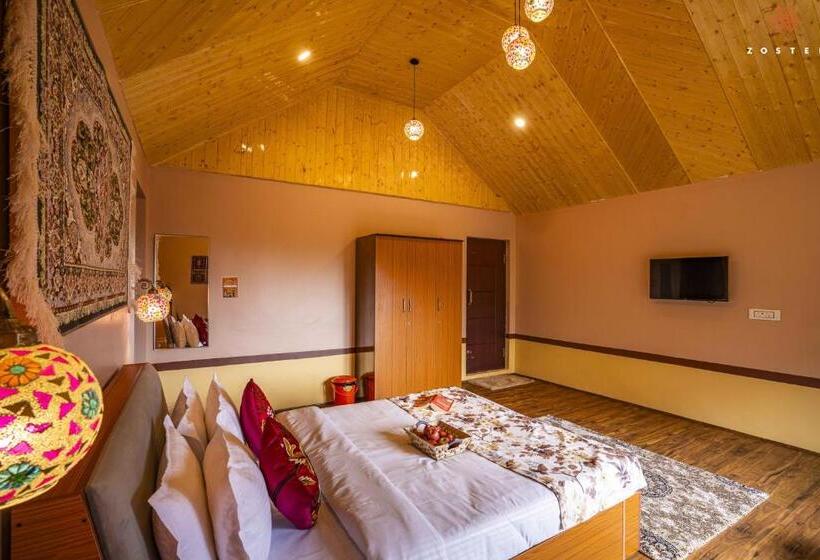 اتاق لوکس با بالکن, Zostel Pahalgam