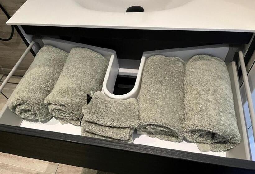 اتاق لوکس با تخت بزرگ, B&b Urban Oasis