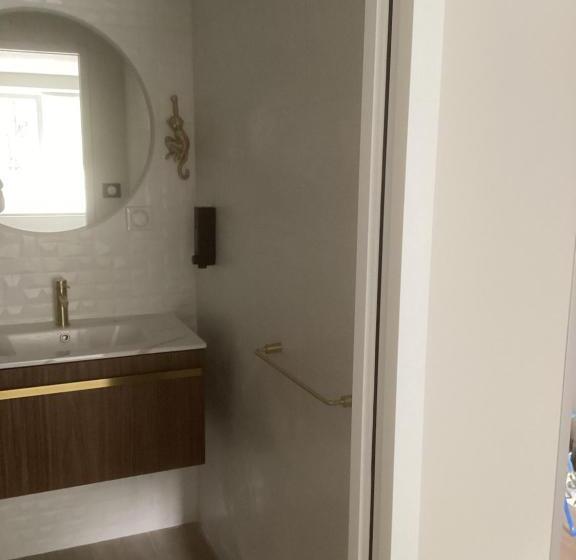 标准间, Charmes De La Forêt