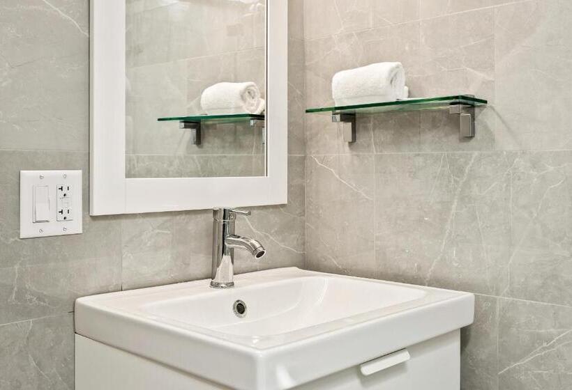 キングサイズベッドのスイートルーム, Boutique Room Steps From Downtown Mall Rose Jean   Room 5