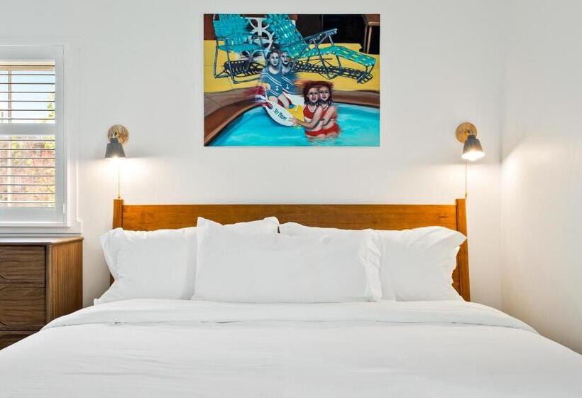 스위트 킹사이즈 침대, Boutique Room Steps From Downtown Mall Rose Jean   Room 5