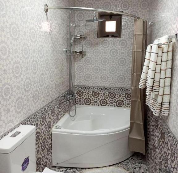 스탠다드 트리플 룸, Dari Zanjir Family Guest House