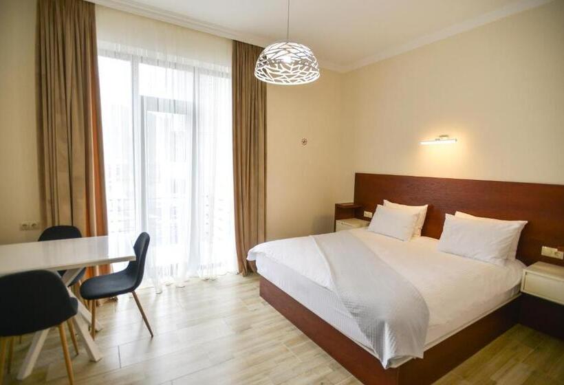 Номер Стандарт, Dynasty