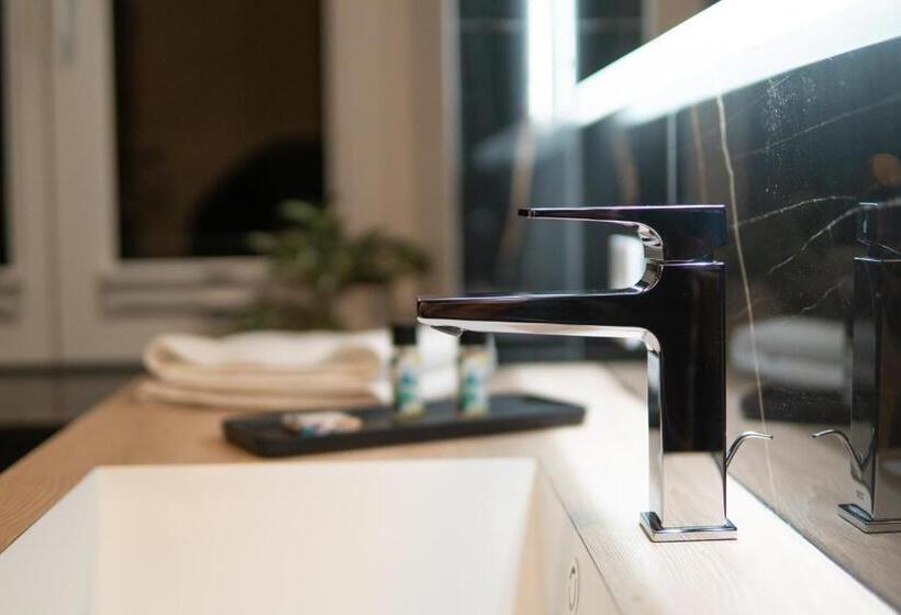 סוויטה דלוקס, Hôtel Du Midi