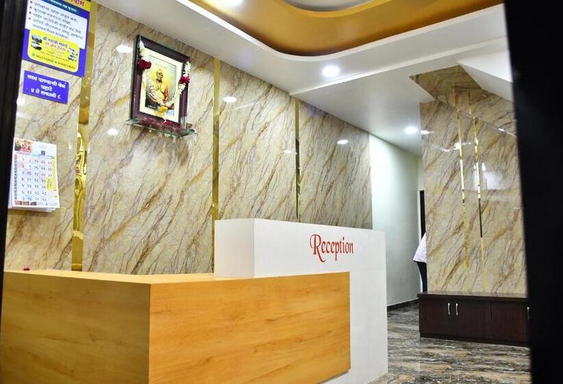 غرفة عائلية, Kalika Residency