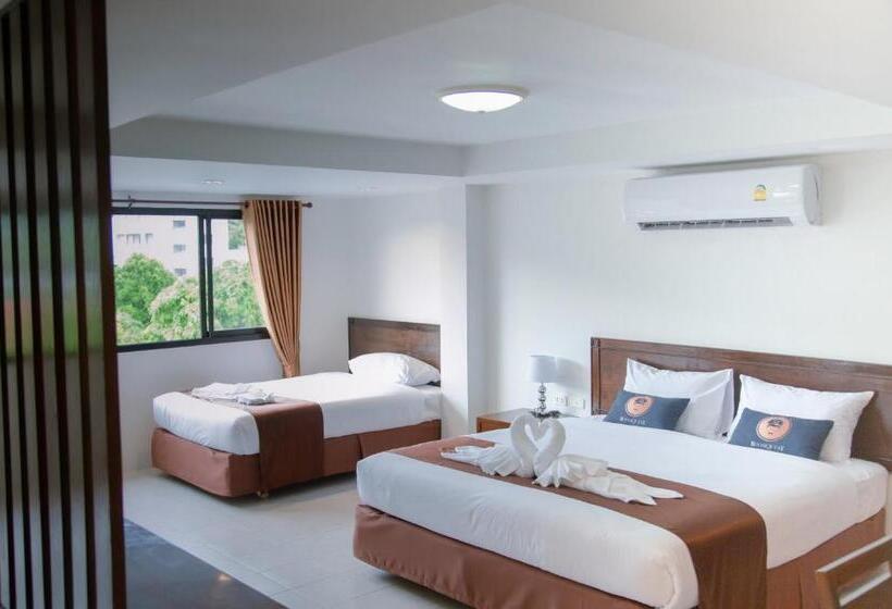 غرفة عائلية, Roomquest Kalim Beach