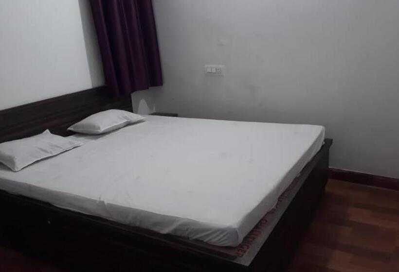 Standard Room, Satyendra
