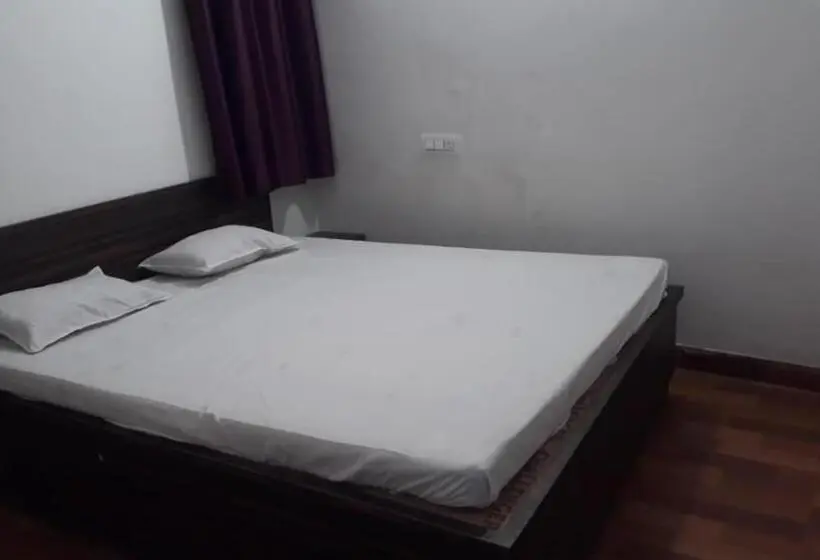 Habitación Estándar, Satyendra