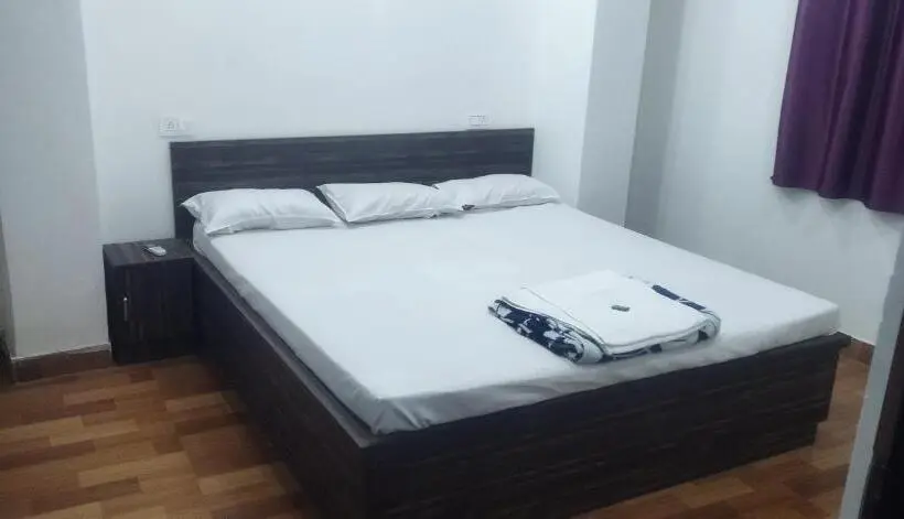 Habitación Deluxe, Satyendra