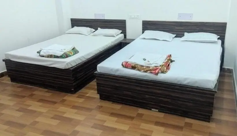 Habitación Cuádruple Deluxe, Satyendra