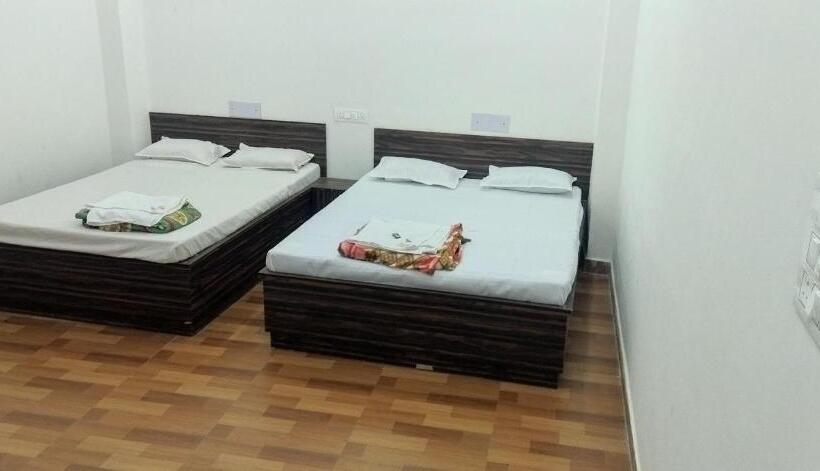 Deluxe Quadruple Room, Satyendra
