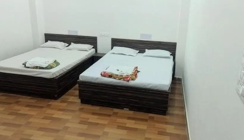 Habitación Cuádruple Deluxe, Satyendra