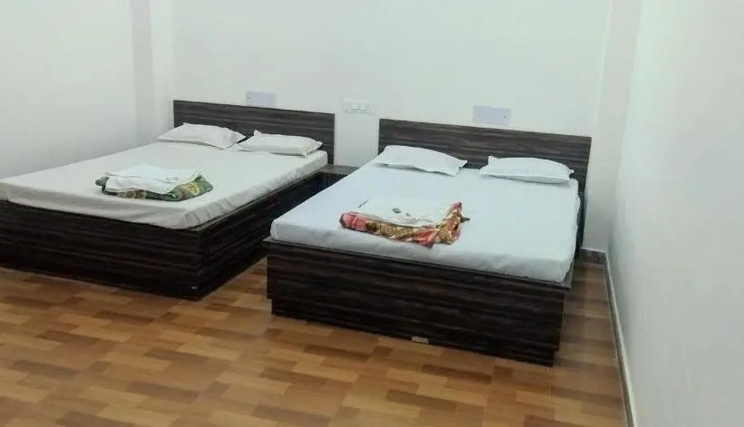 Habitación Cuádruple Deluxe, Satyendra