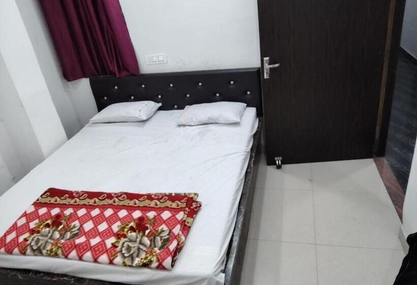 Standard Room, Satyendra