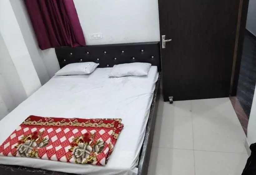 Habitación Estándar, Satyendra