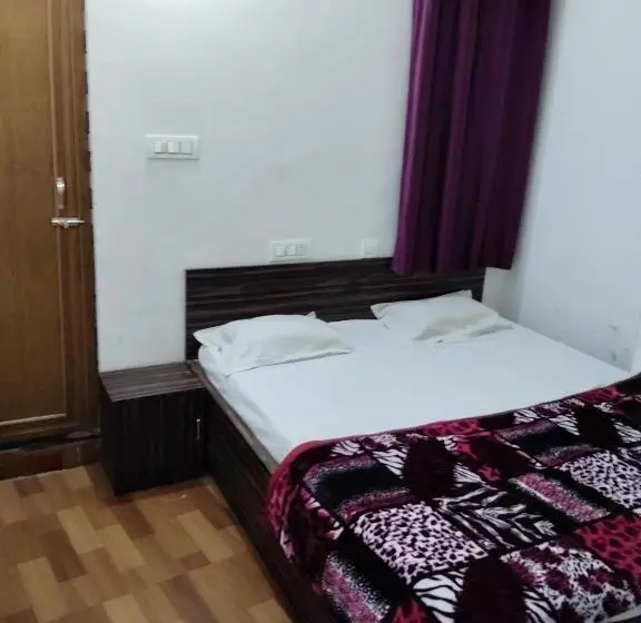 Habitación Estándar, Satyendra