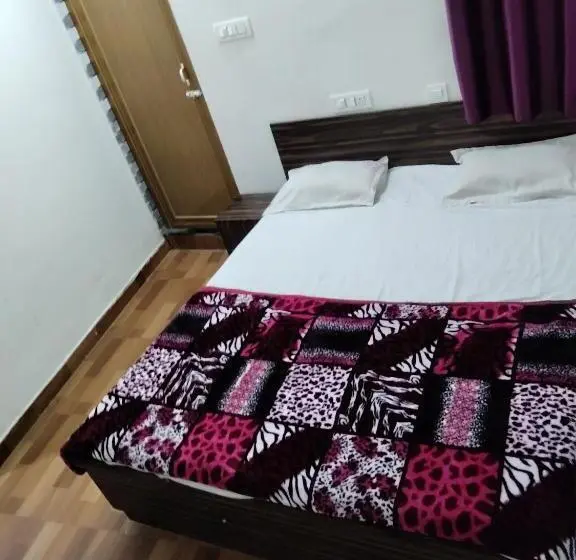 Habitación Estándar, Satyendra