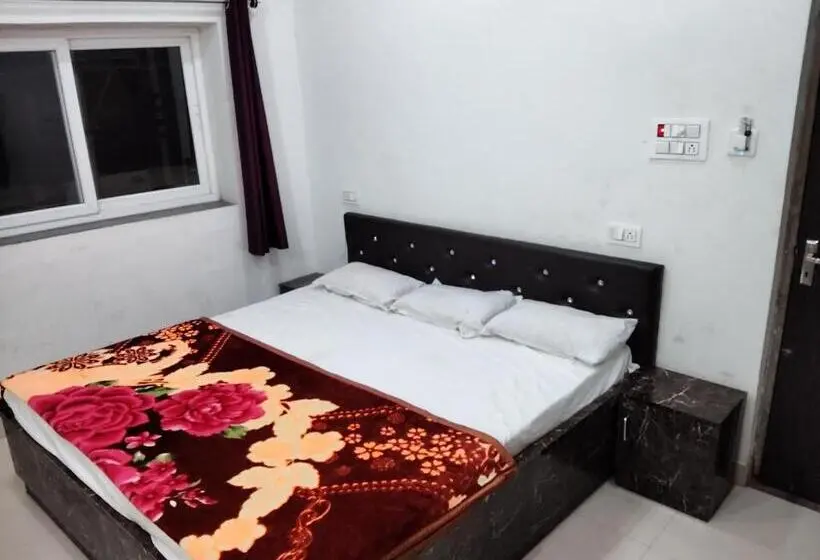 Habitación Deluxe, Satyendra