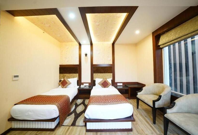 이코노미 룸, Square Inn