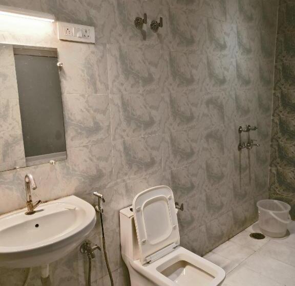 סוויטה דלוקס, The Palace