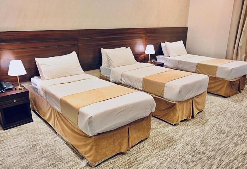 3 Bett Deluxe Zimmer, فندق الضيافة الذهبية