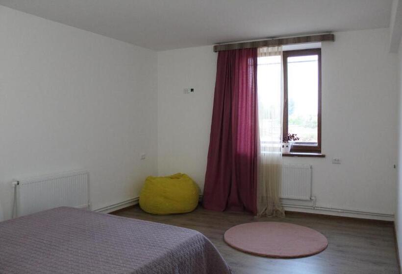 غرفة قياسية, Bears And Berries