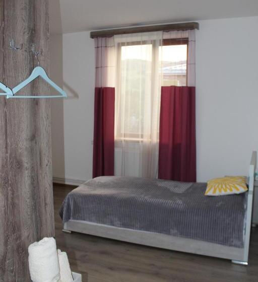 غرفة قياسية فردية, Bears And Berries